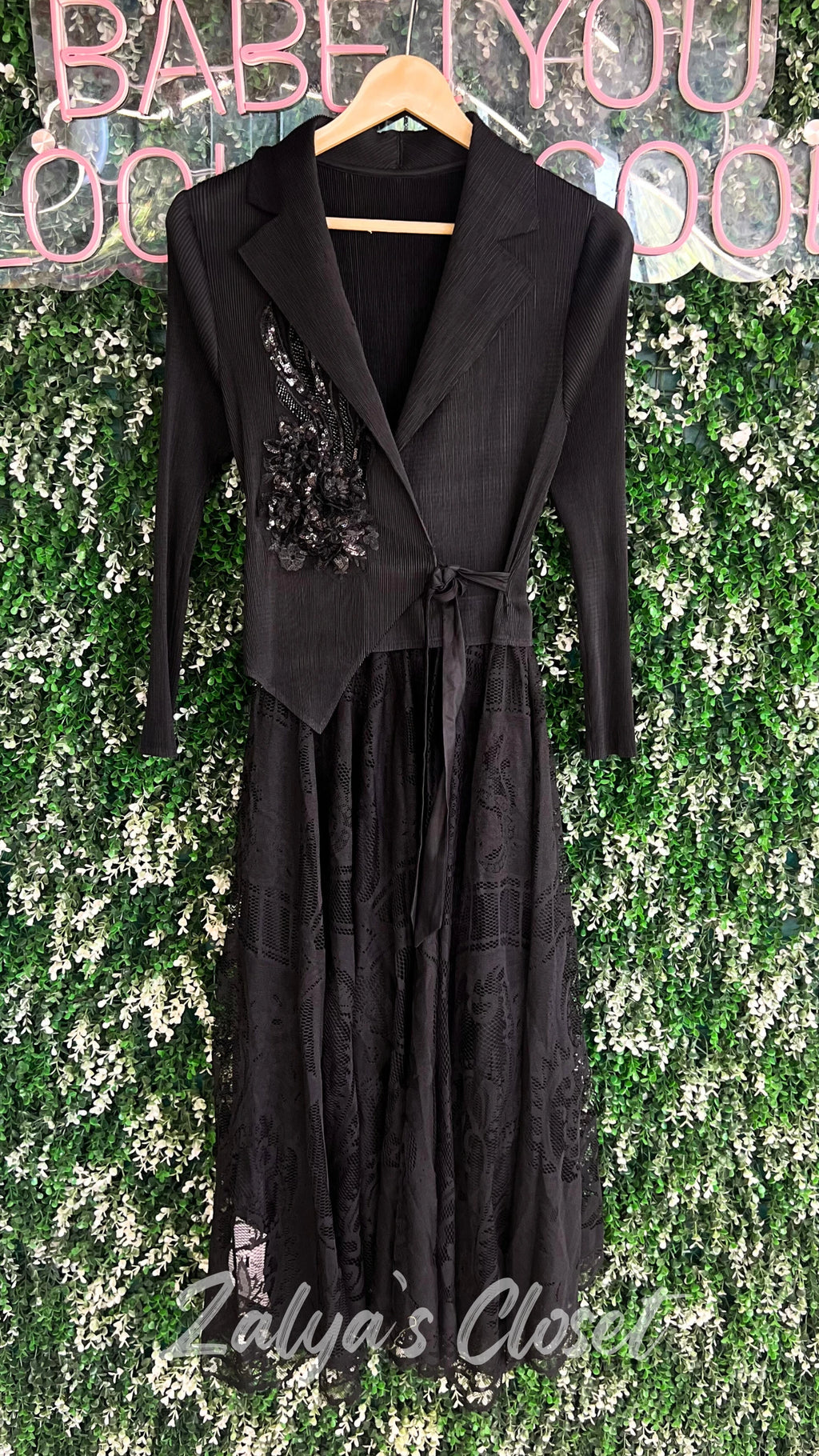 Imported magic dress with work on one side