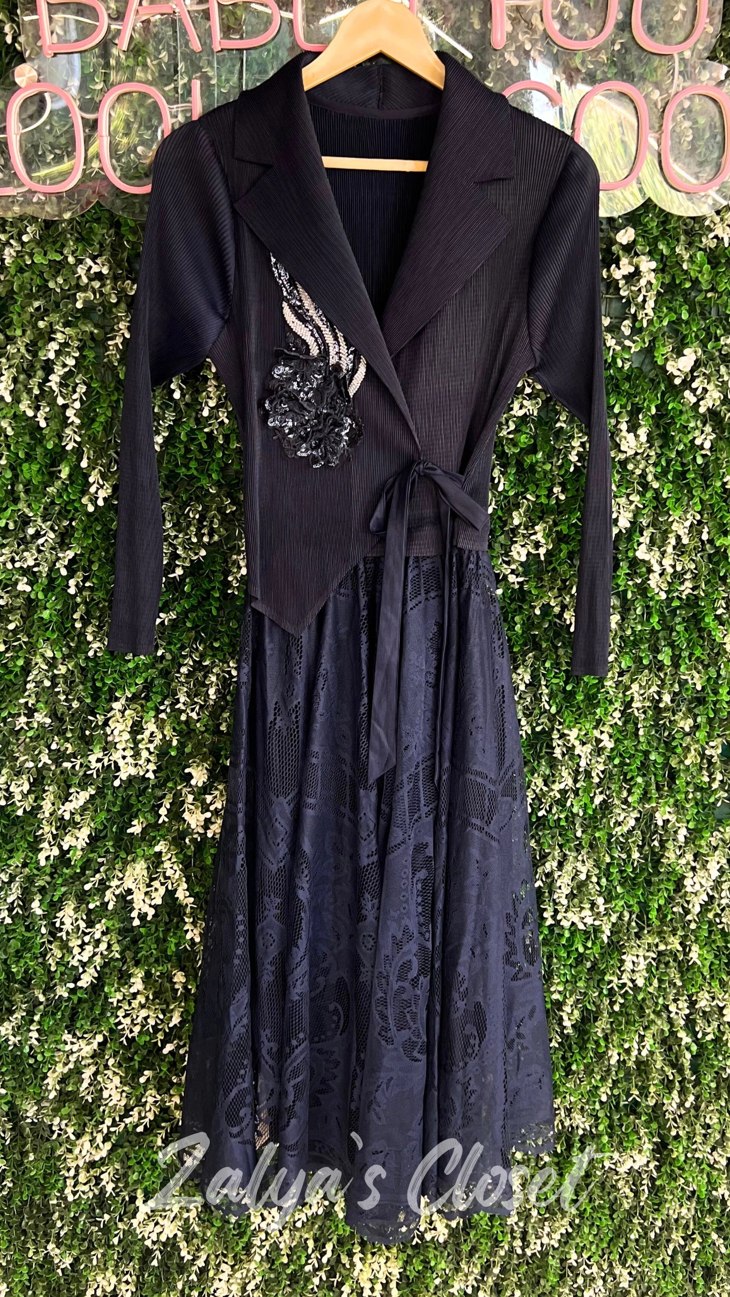 Imported magic dress with work on one side