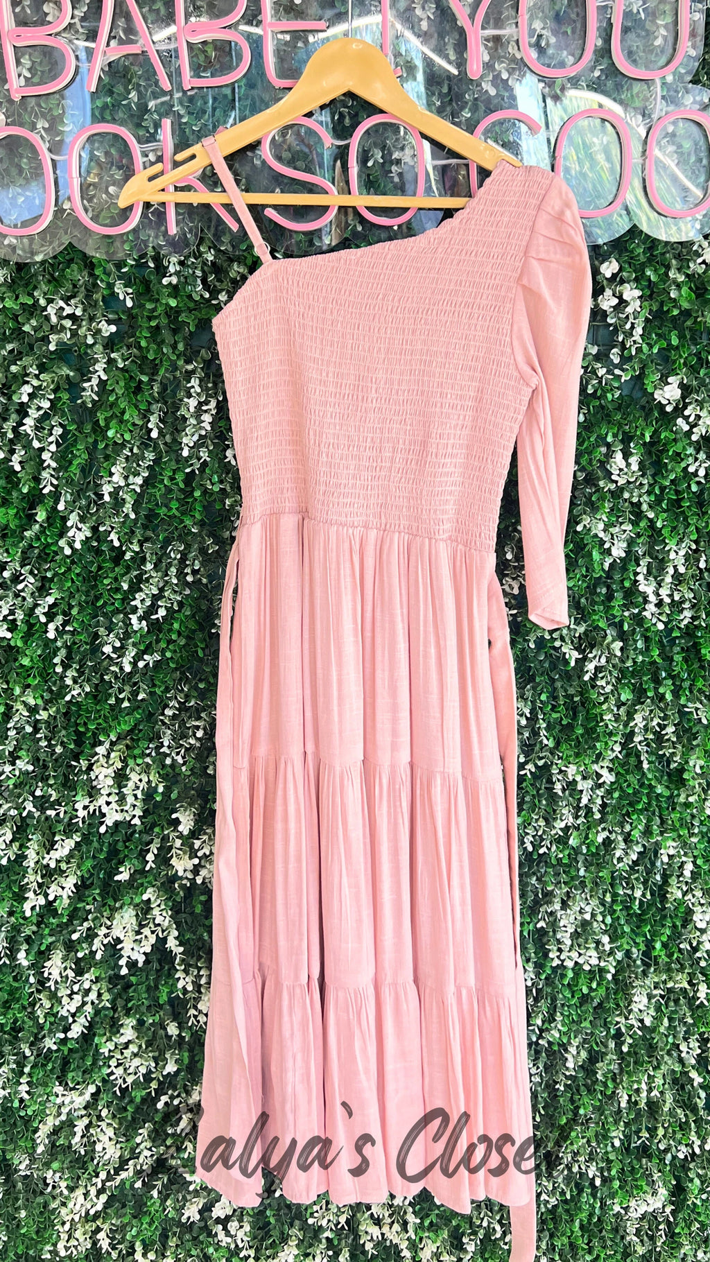 One Side Sleeve Solid Tiered Dress