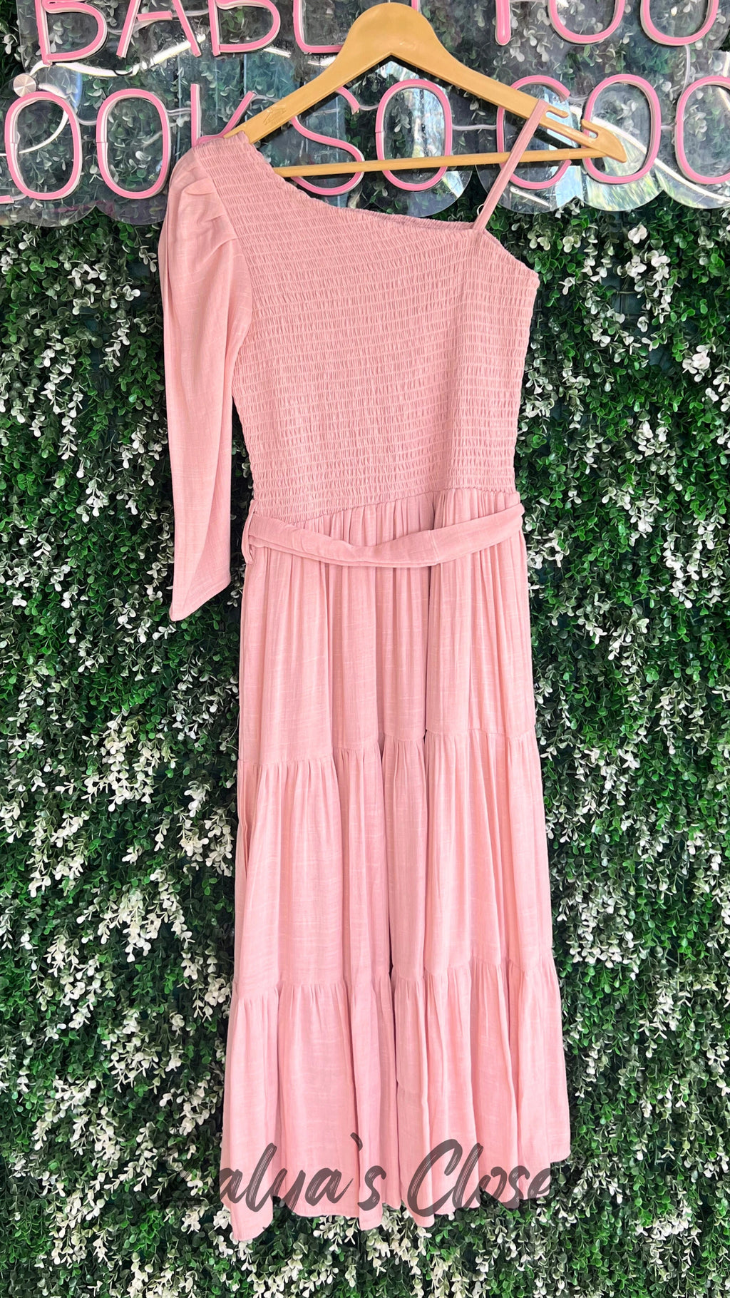 One Side Sleeve Solid Tiered Dress