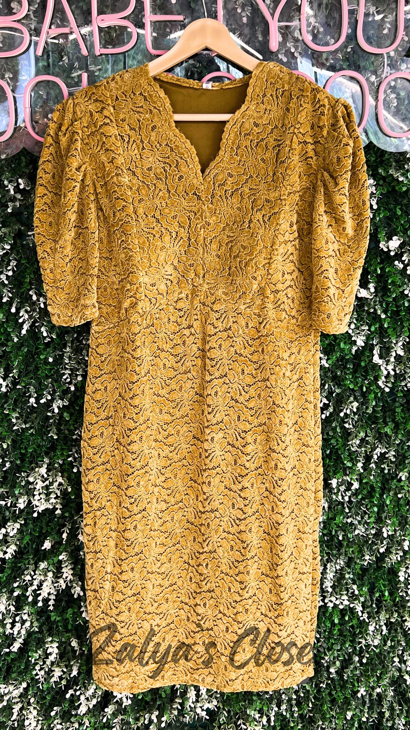 Velvet Knee Length Puff Sleeves Lace Dress